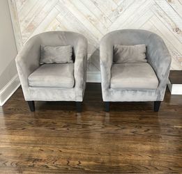 Set of 2 velvet grey chairs