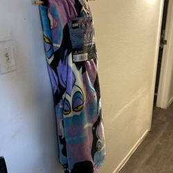 Villain, Ursula Blankets