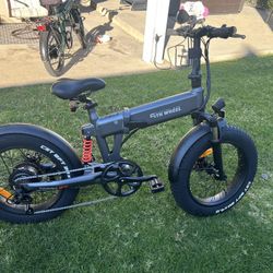 5TH Wheel. Fat Tire E a bike Bike