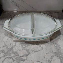Vintage Pyrex Divided Casserole Dish Turquoise Snowflake On White 1.5 Quart 