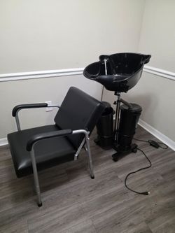 Shampoo Station With Chair! EXCELLENT Condition
