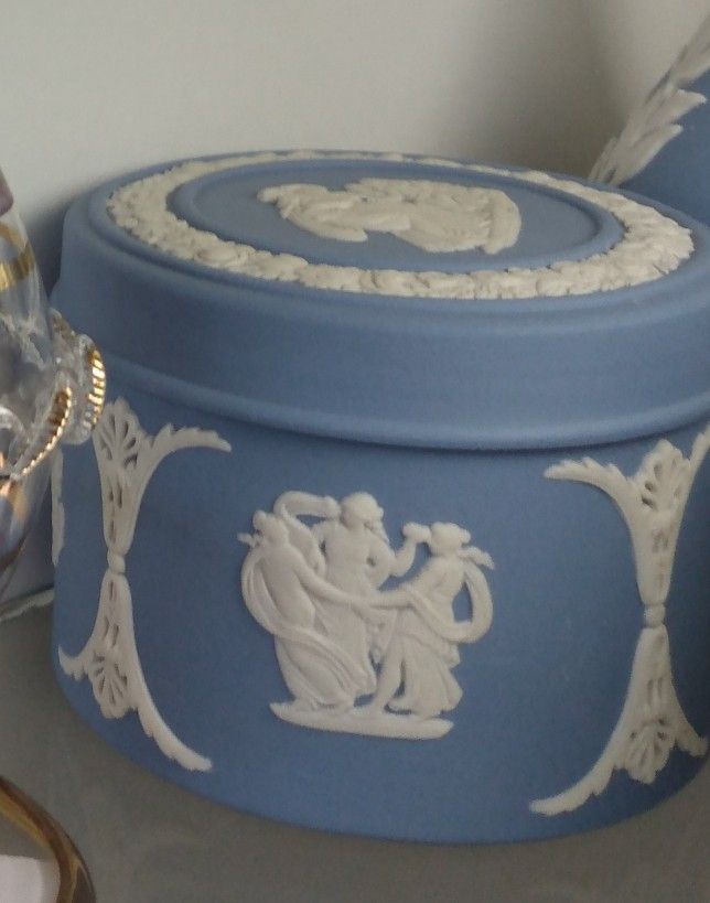Vintage Wedgwood Jasperware Lidded Jar Vanity/Dresser Accessory Art Pottery