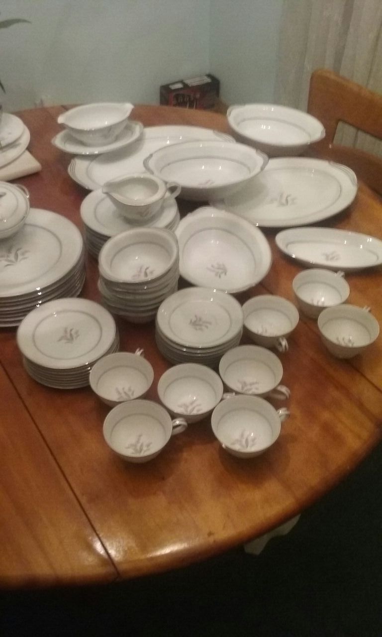 55piece Set Noritake Japan Fine China Crest 5421