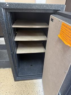 Heavy-Duty Fireproof Safe – Excellent Condition – Recently Service
