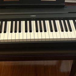 Yamaha P450 Electric Piano 
