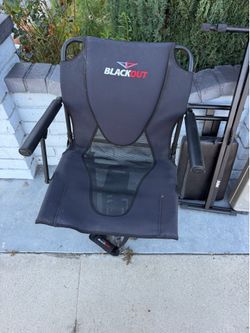 BlackOut Swivel Hard-Arm Chair