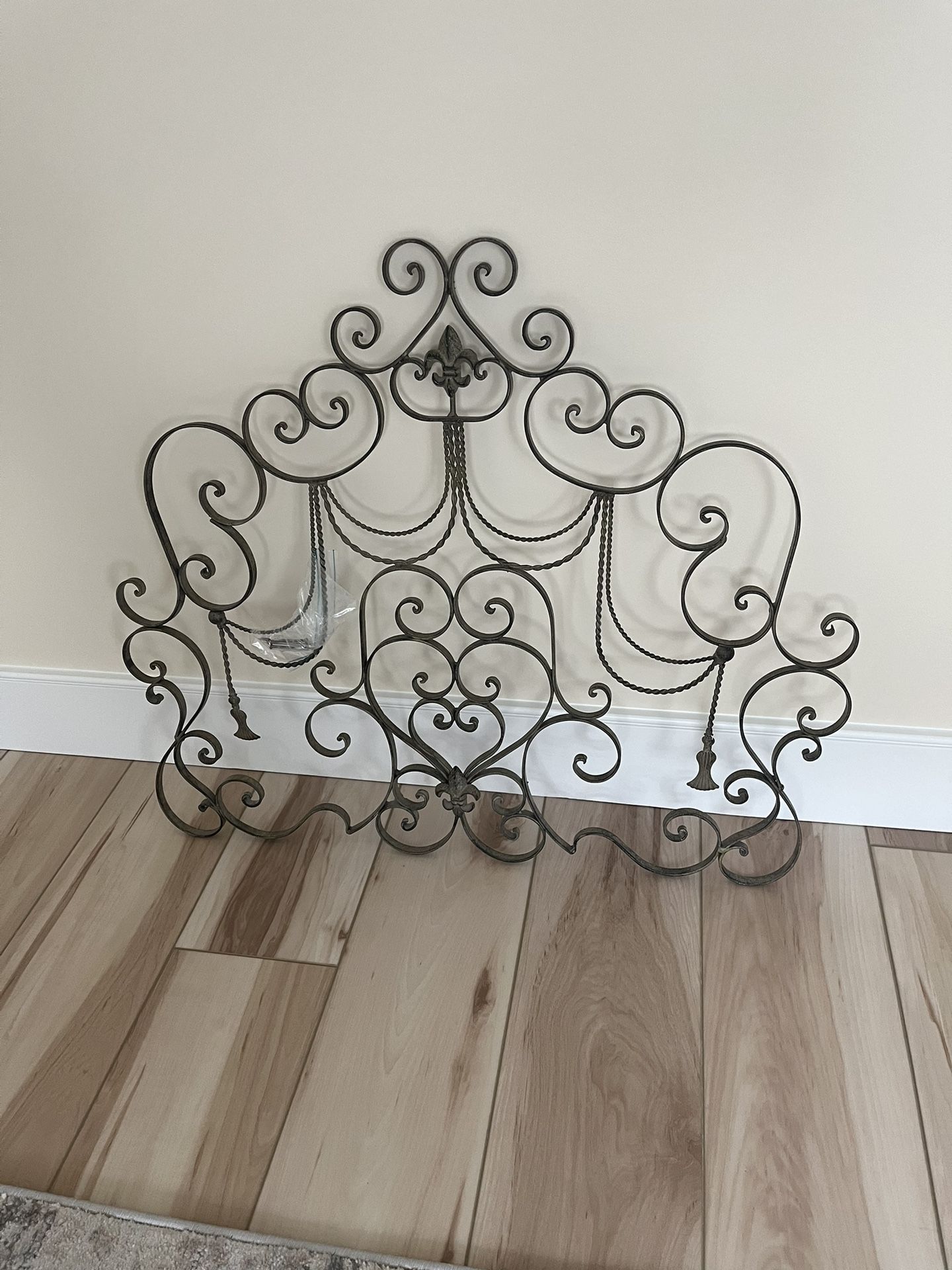 Metal Decorative Wall Art With Scroll Design