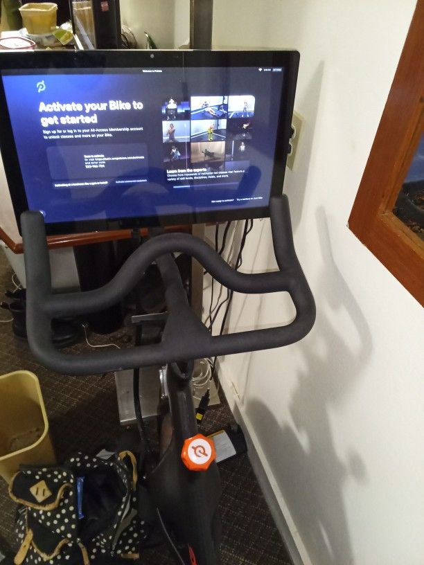 Peloton  (Free Delivery)