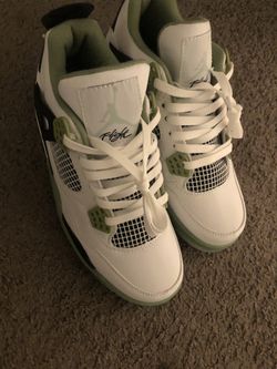 8 MEN JORDAN 4’s