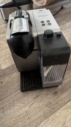 DeLonghi Nespresso EN520SL Lattissima Plus Capsule Espresso Cappuccino Maker
