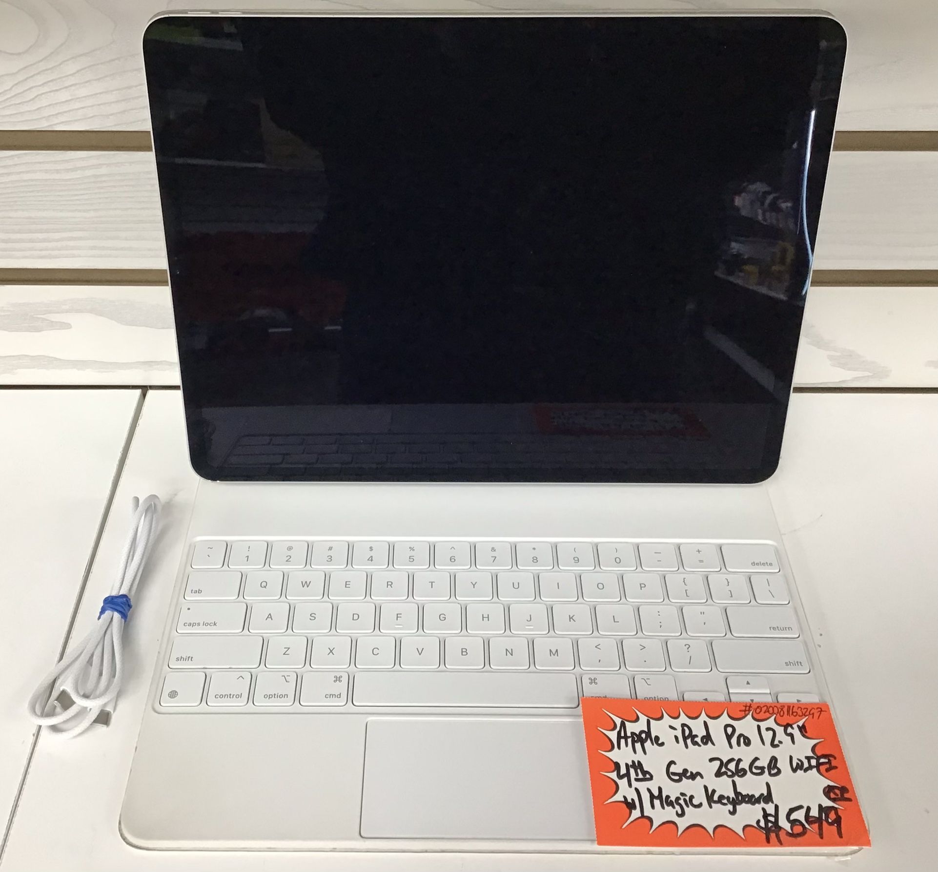 Apple iPad Pro 12.9” 4th Gen 256GB Wi-Fi W/ Magic Keyboard 