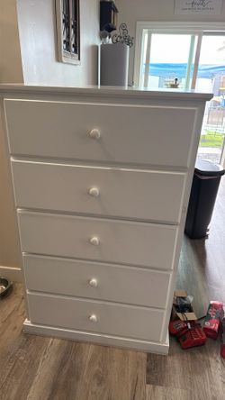 Cute White 5 drawer chest $50