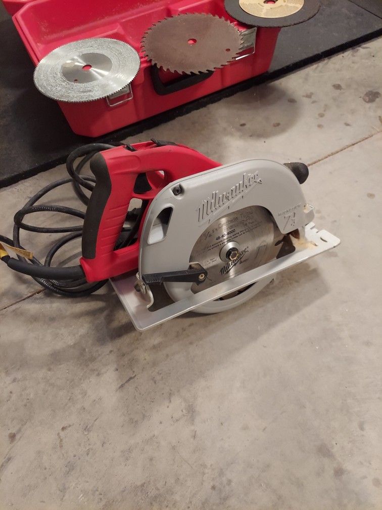 Milwaukee Circular Saw 7 1/4" Used Once