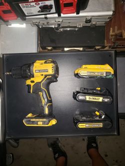 DEWALT 20V DRILL + 3 BATTERIES