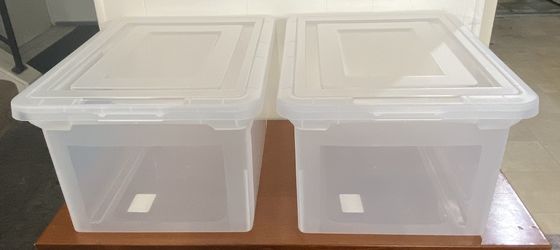 Two Storage Containers With Lid