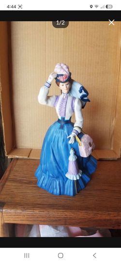 AVON**THE 1996 Mrs. P.F.E. ALBEE Award**Porcelain Figurine*FULL SIZE