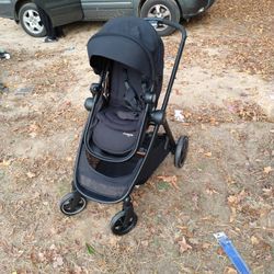 Zelia Maxi-Cosi Black Infant Stroller Missing The Lap Bar. In Great Condition 