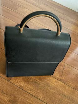 Stylish Black Structured Handbag – Great Condition