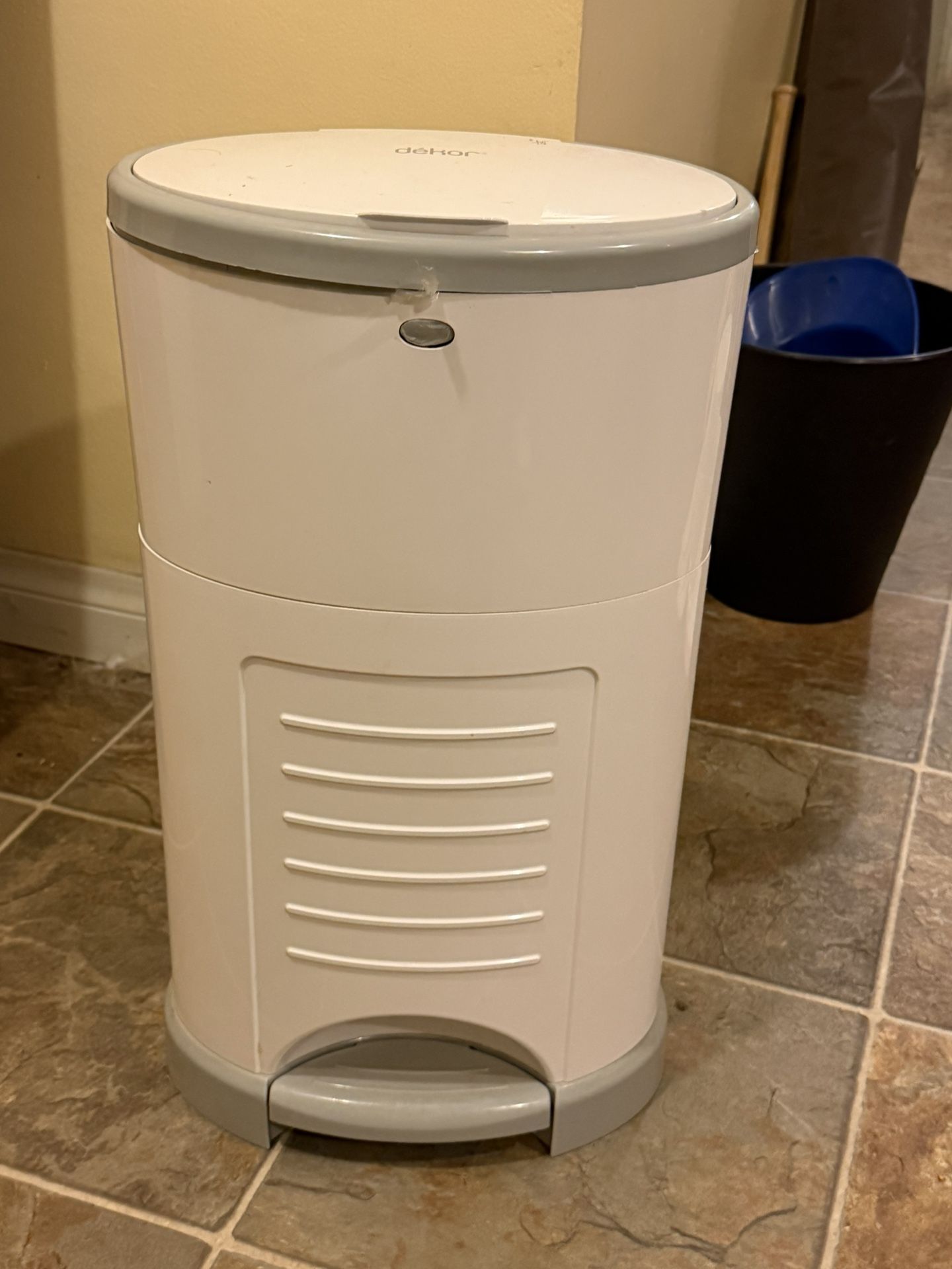 Dekor Diaper Pail Bin Baby