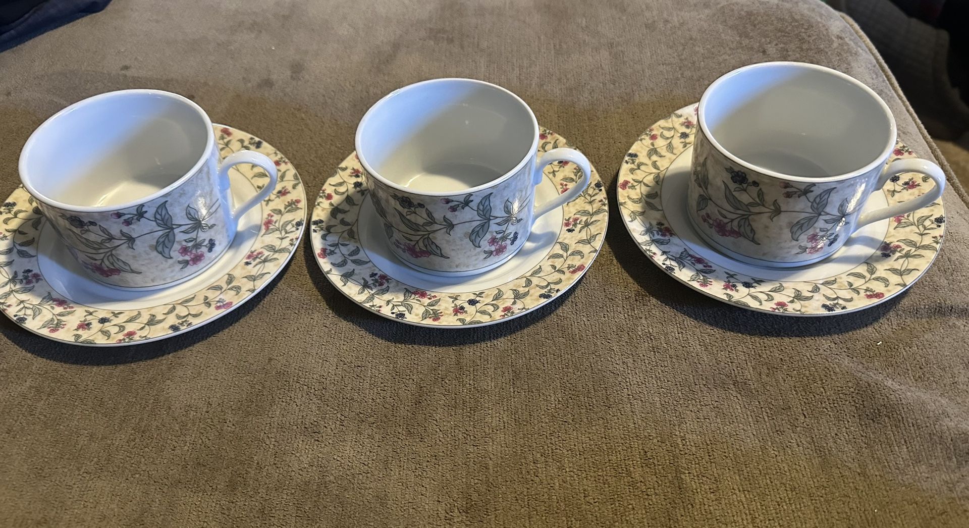 Set Of 3 Design PAC Inc Cups And Saucers