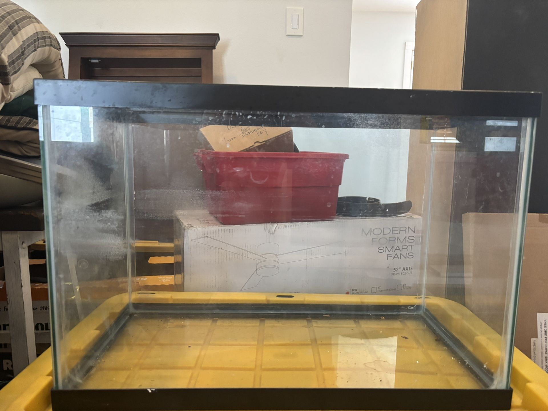 Fish Tank - 20 Gallon