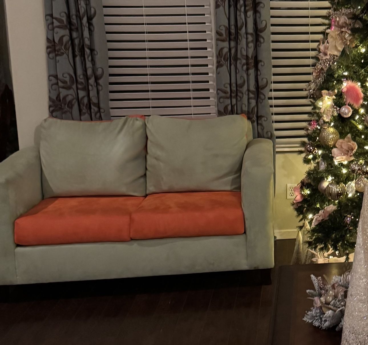 Living Room Furniture Sofa , Loveseat And Ottoman 