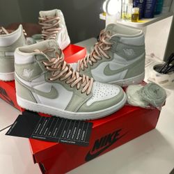 Jordan 1 high Seafoams Women's size 8