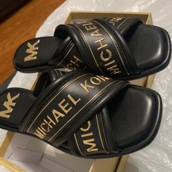 Michael Kor Black Sandals Size 7