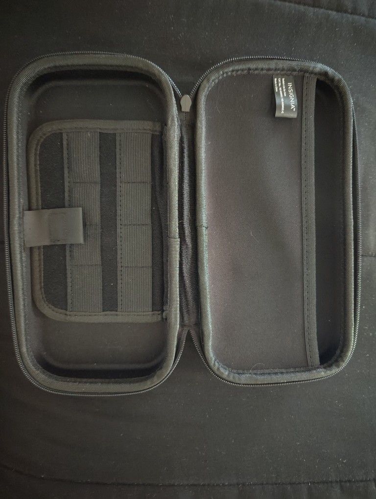 Insignia hard shell carrying case Nintendo switch