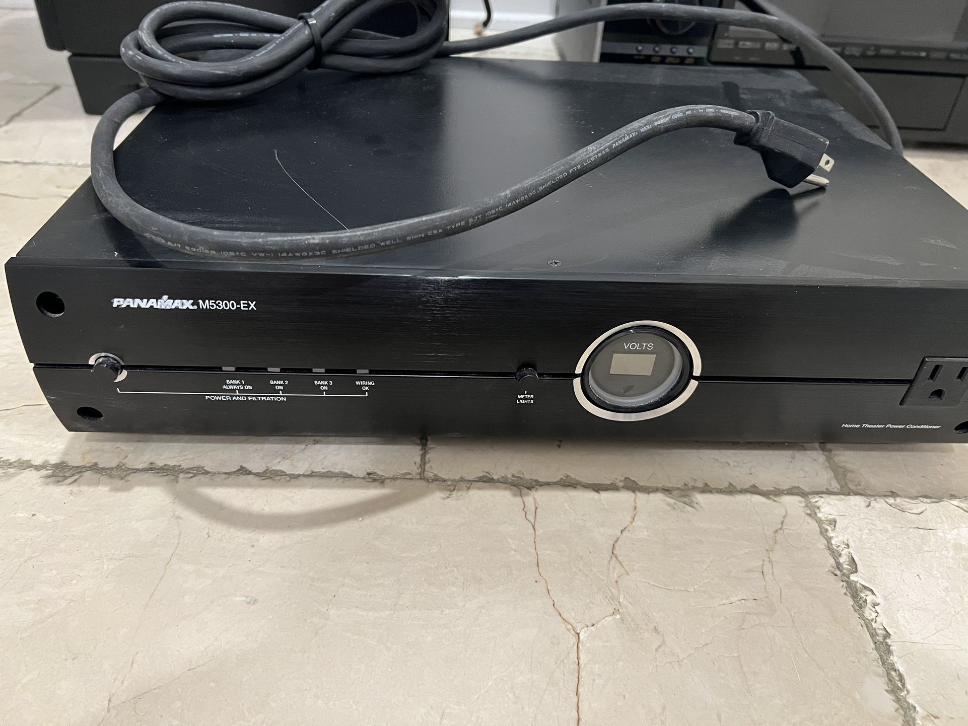 Panamax M5300-EX Power Line Conditioner And Surge Protector