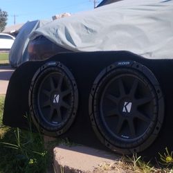 Dual 10" Kicker Subwoofers& Amp