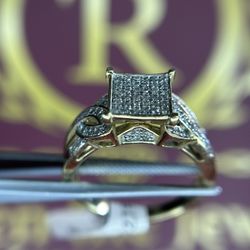 10K GOLD DIAMOND RING
