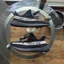Adidas Yeezy Boost 350 V2 Oreo Size 11 Men’s 