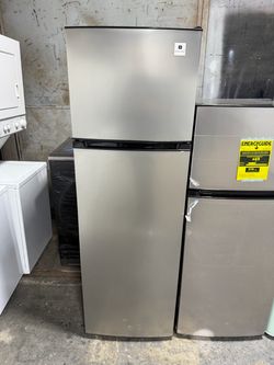 Brand new Magic chef stainless steel top and bottom refrigerator 10 cubic feet