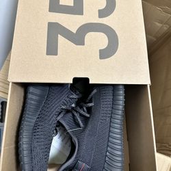 Yeezy Black 