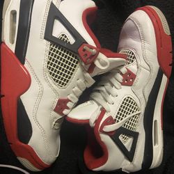 AIR JORDAN 4 RETRO FIRE RED Size 7Y