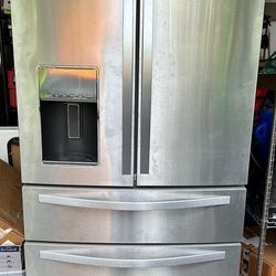 Whirlpool Refrigerator - 26 Cubic Feet - 70” Tall, 33” Deep, 36” Wide