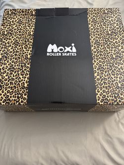 Moxi roller skats