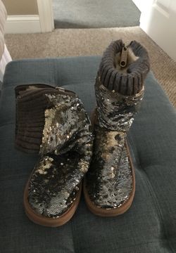 “Pink” silver zipped boots