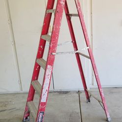 6' fiberglass ladder