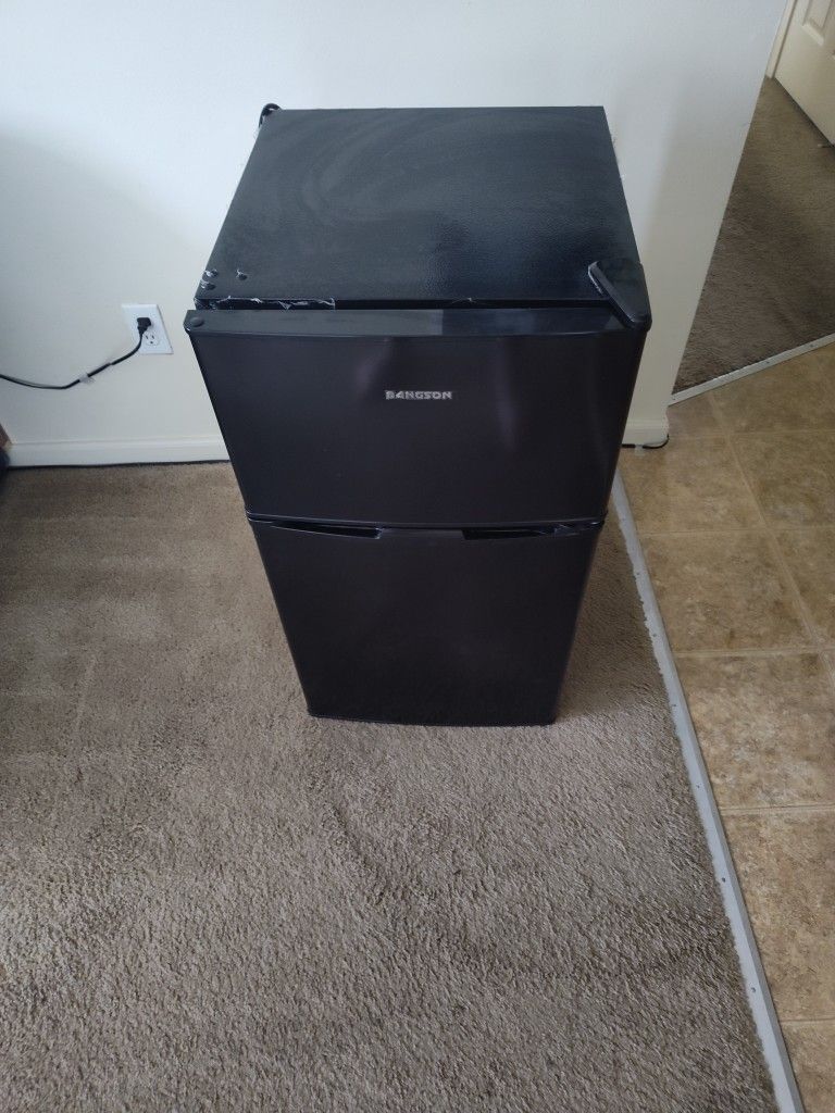 BANGSON Mini Fridge with Freezer