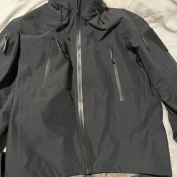 Arc’teryx LEAF Alpha Gen 2 Black Size Small