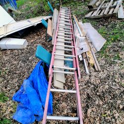 28 foot extra heavy duty  extendable fiberglass ladder