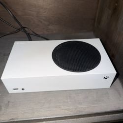 Xbox Series S Bundle  + Accessories