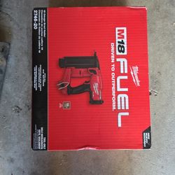 Milwaukee M18 Fuel 18gauge Brad Nailer 