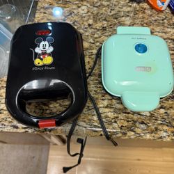 2 Mini Waffle Makers Set 