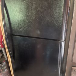 refrigerator like new 