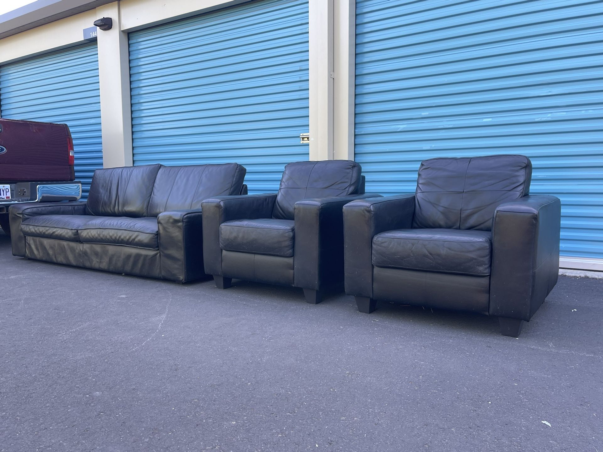 Leather sofas-Can Deliver