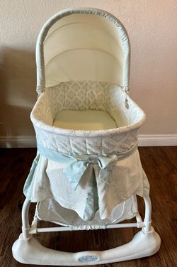 Rocking Baby Bassinet Kolcraft Cuddle N Care for Sale in San