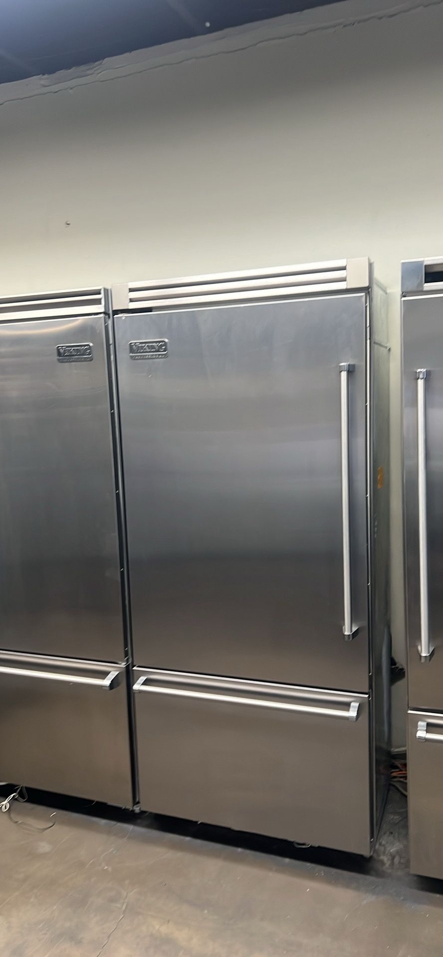Viking 36”Wide Built In Bottom Freezer Refrigerator In Stainless Steel